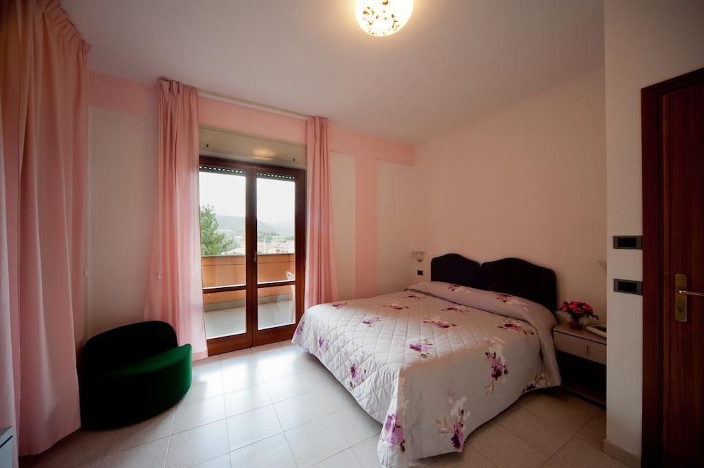 Hotel Il Quadrifoglio Cascia Exteriör bild