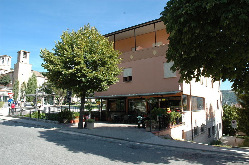Hotel Il Quadrifoglio Cascia Exteriör bild